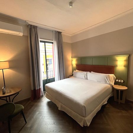 The Honest Hotel & Apartments Севилья Экстерьер фото