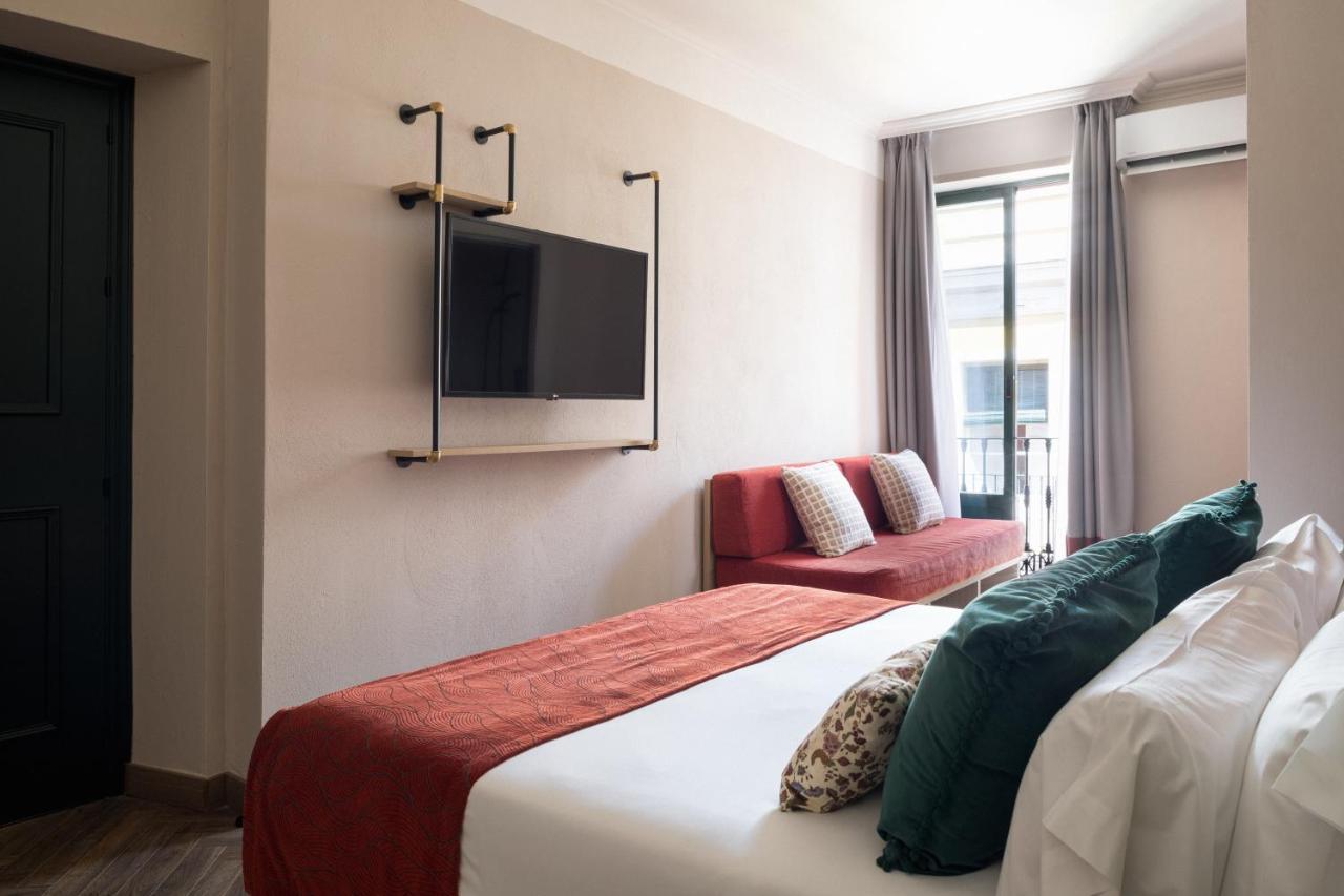 The Honest Hotel & Apartments Севилья Экстерьер фото