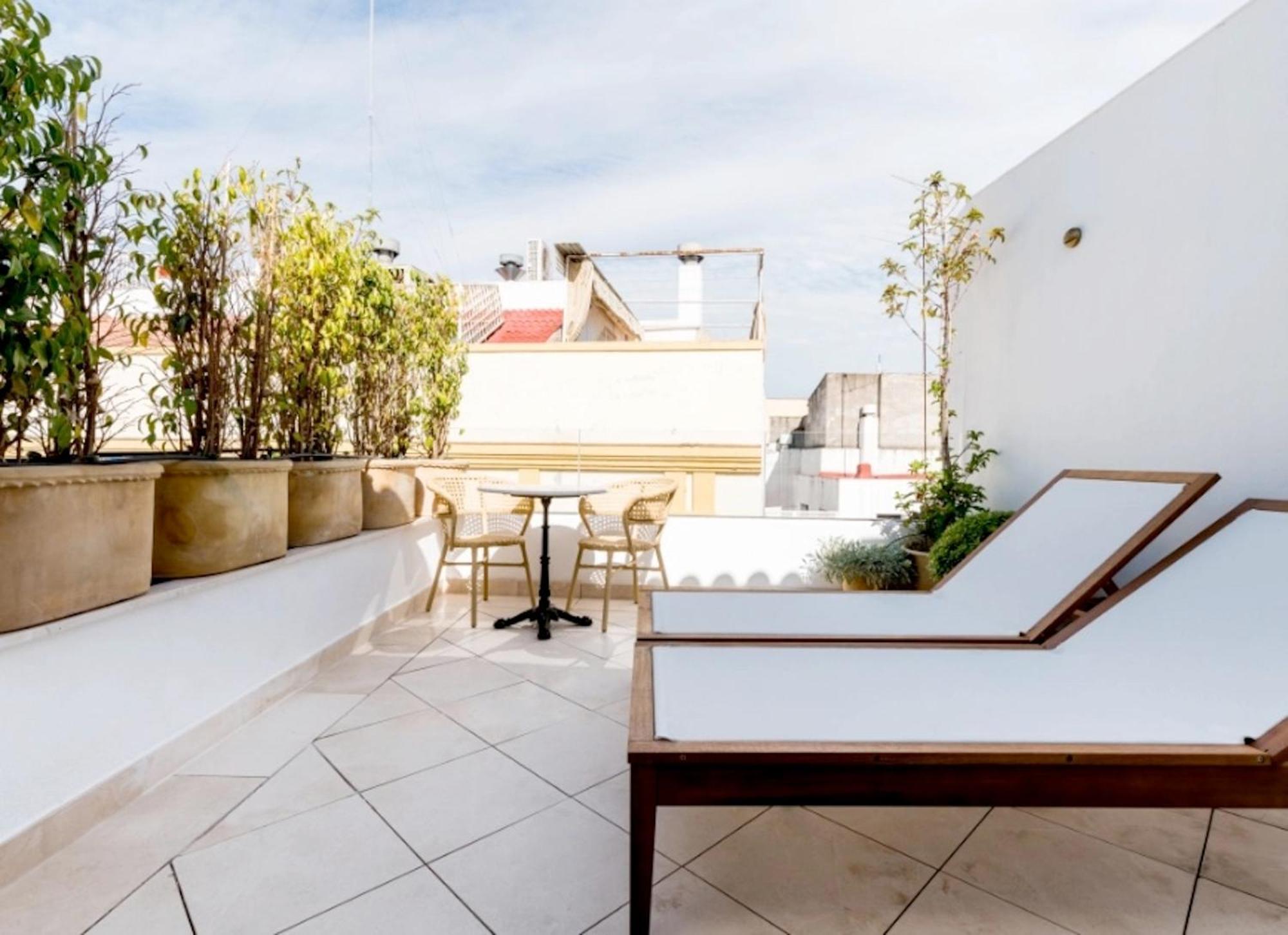 The Honest Hotel & Apartments Севилья Экстерьер фото