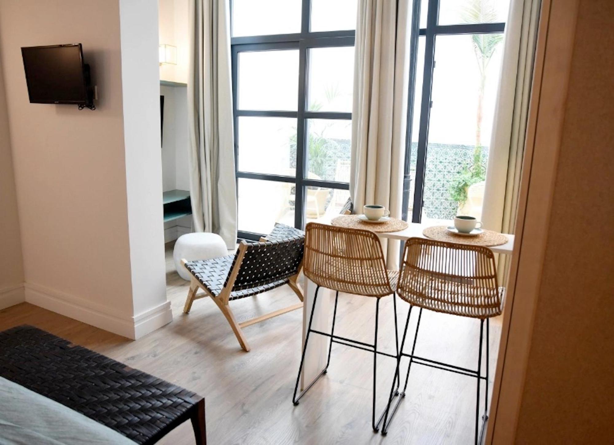 The Honest Hotel & Apartments Севилья Экстерьер фото