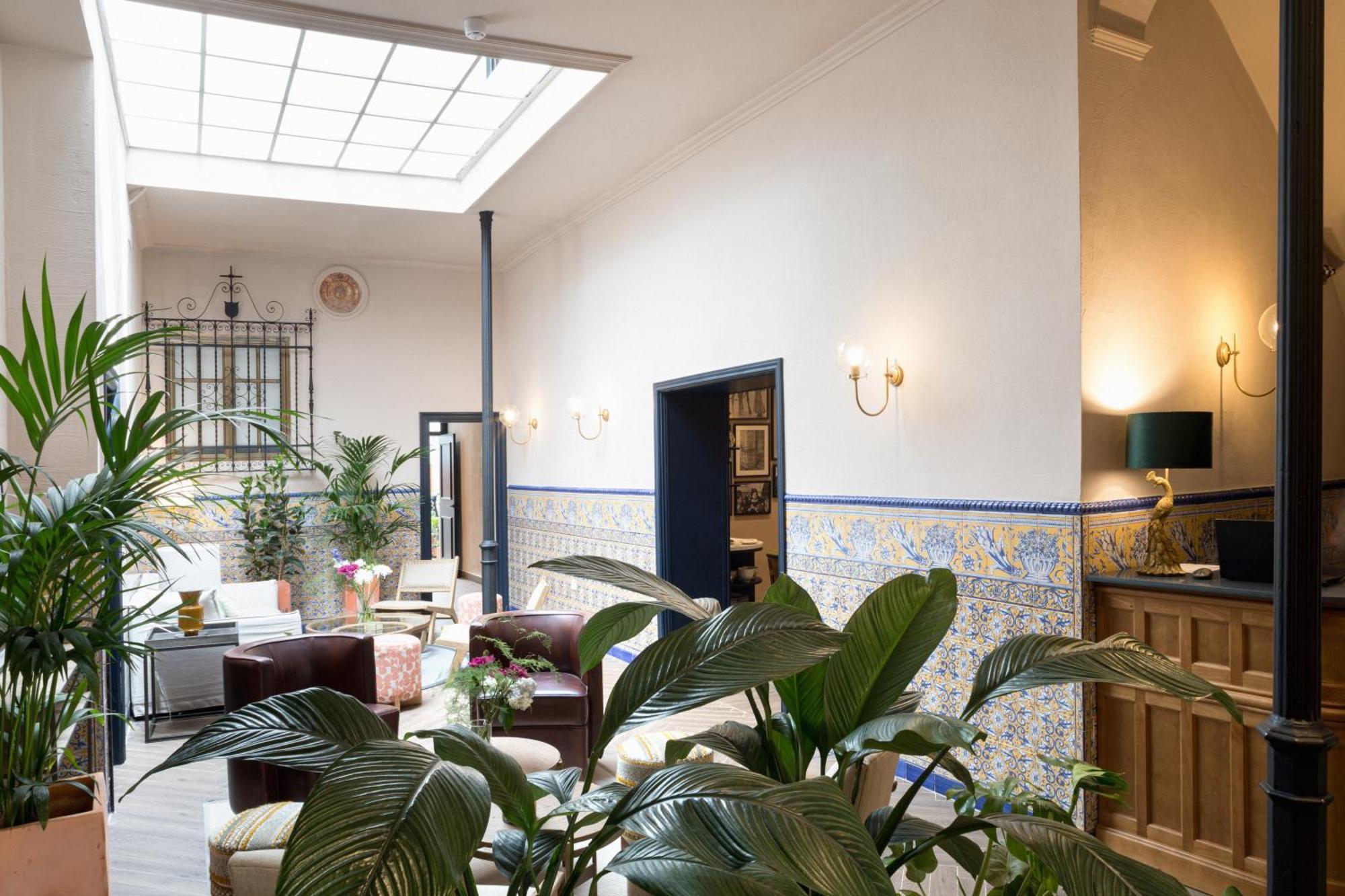 The Honest Hotel & Apartments Севилья Экстерьер фото