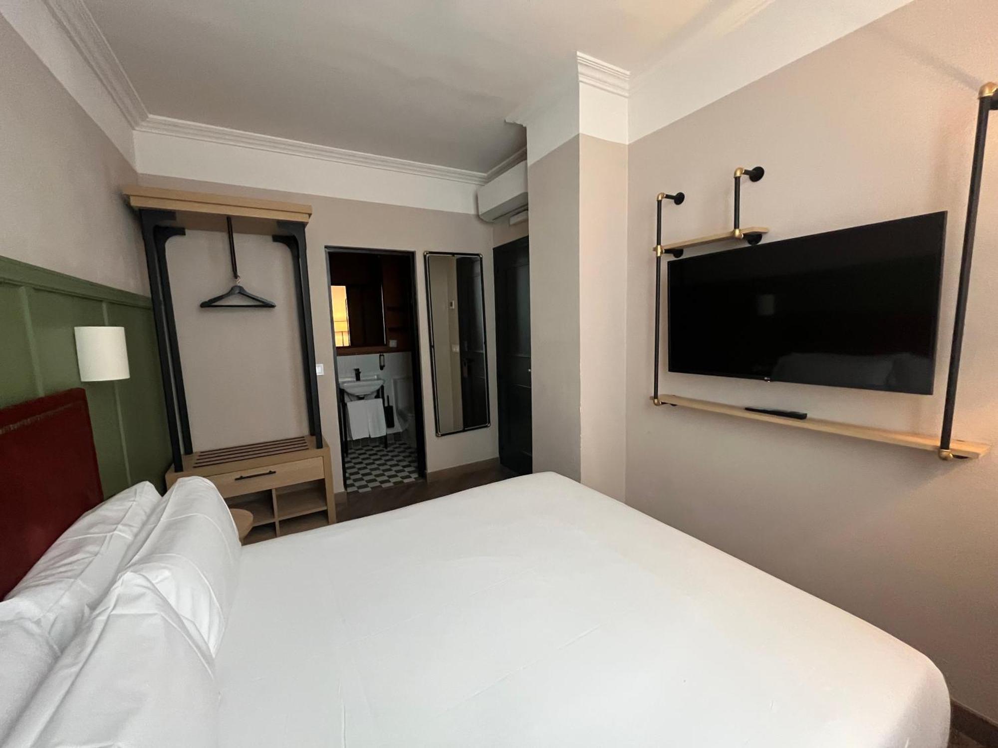 The Honest Hotel & Apartments Севилья Экстерьер фото