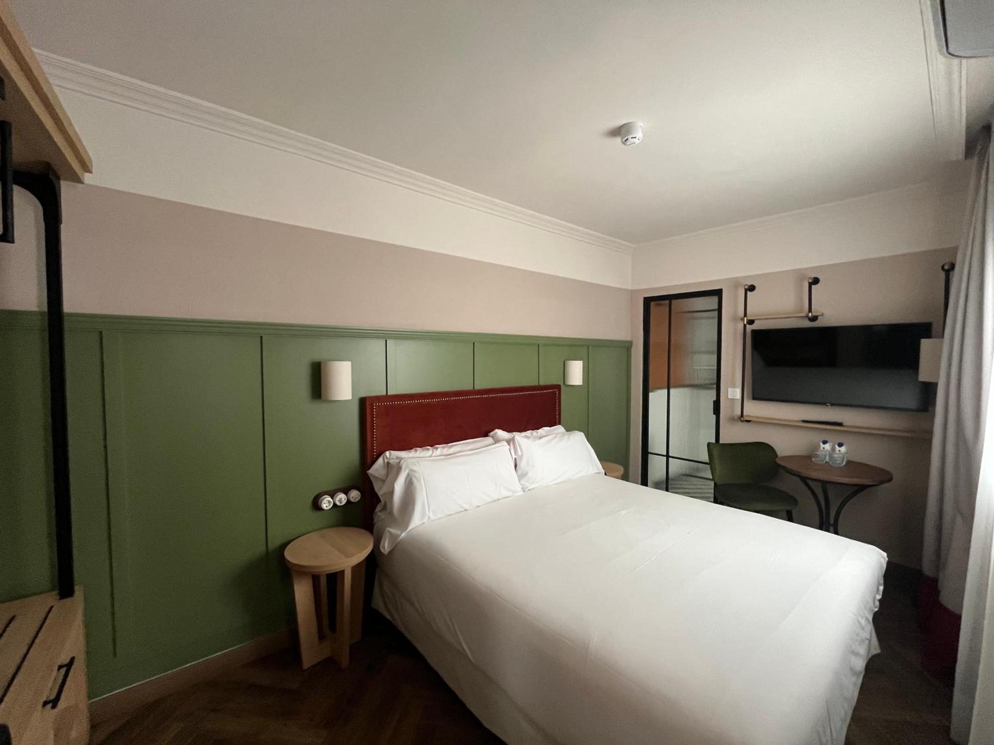 The Honest Hotel & Apartments Севилья Экстерьер фото