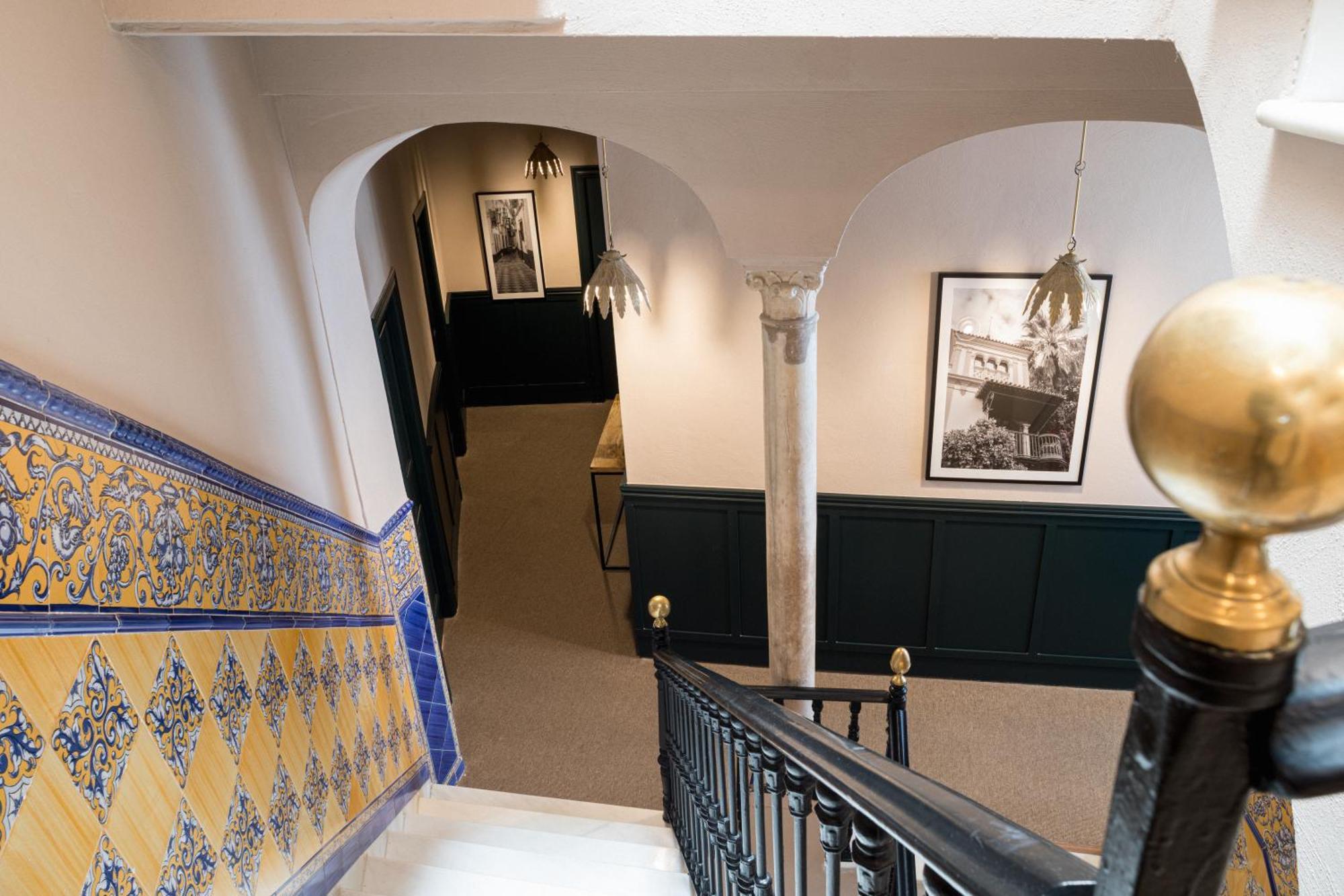 The Honest Hotel & Apartments Севилья Экстерьер фото