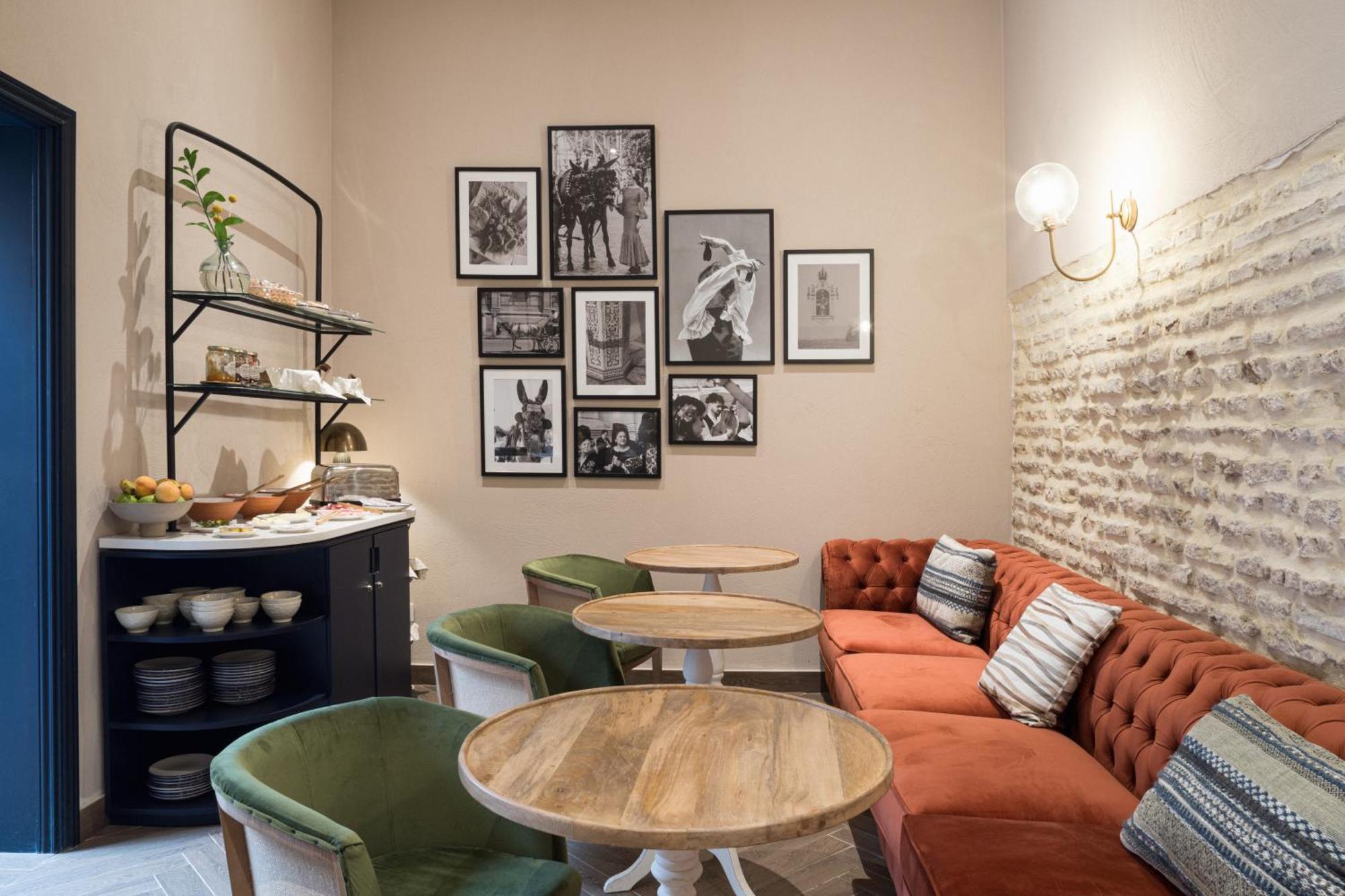 The Honest Hotel & Apartments Севилья Экстерьер фото