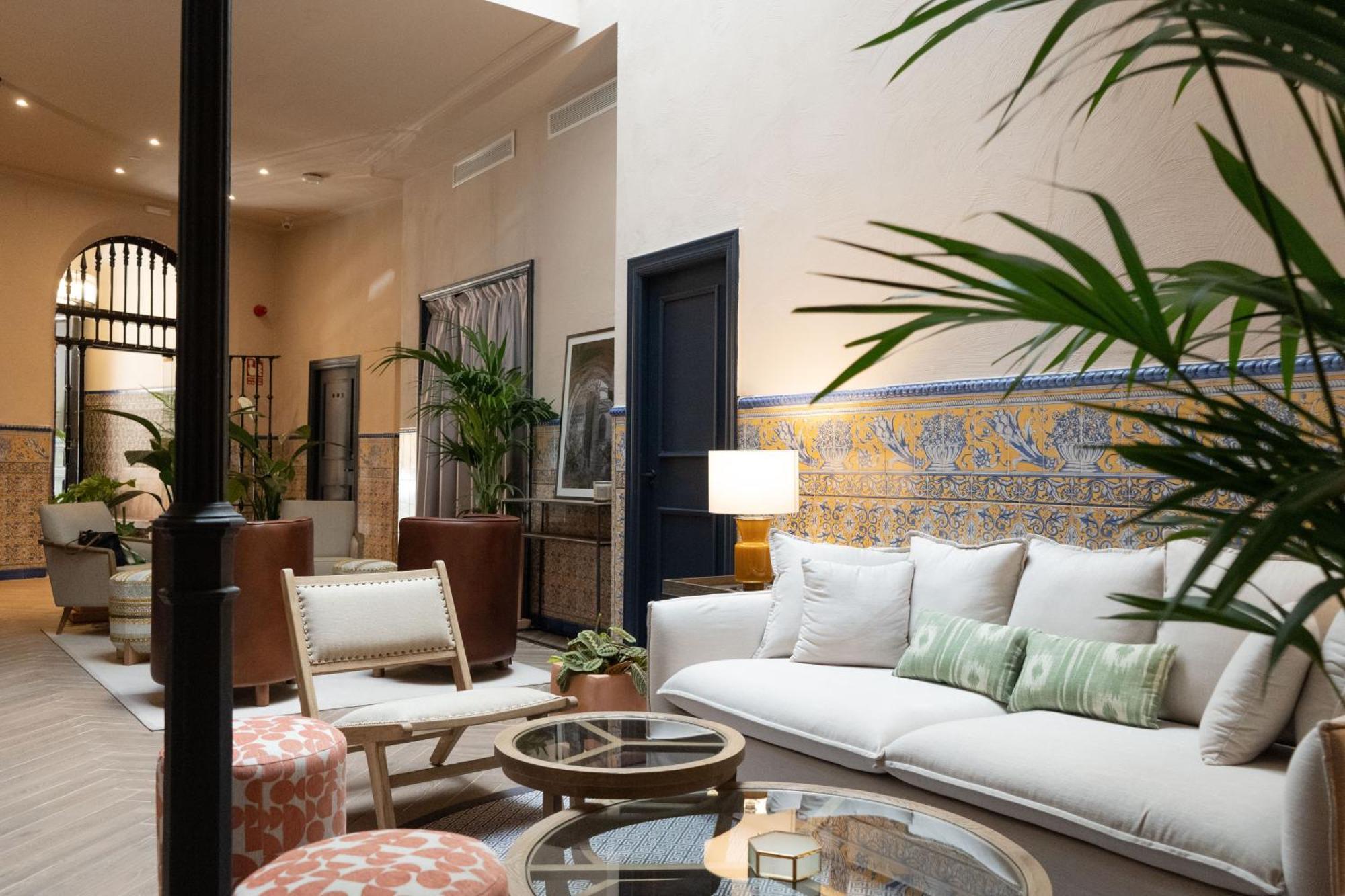The Honest Hotel & Apartments Севилья Экстерьер фото