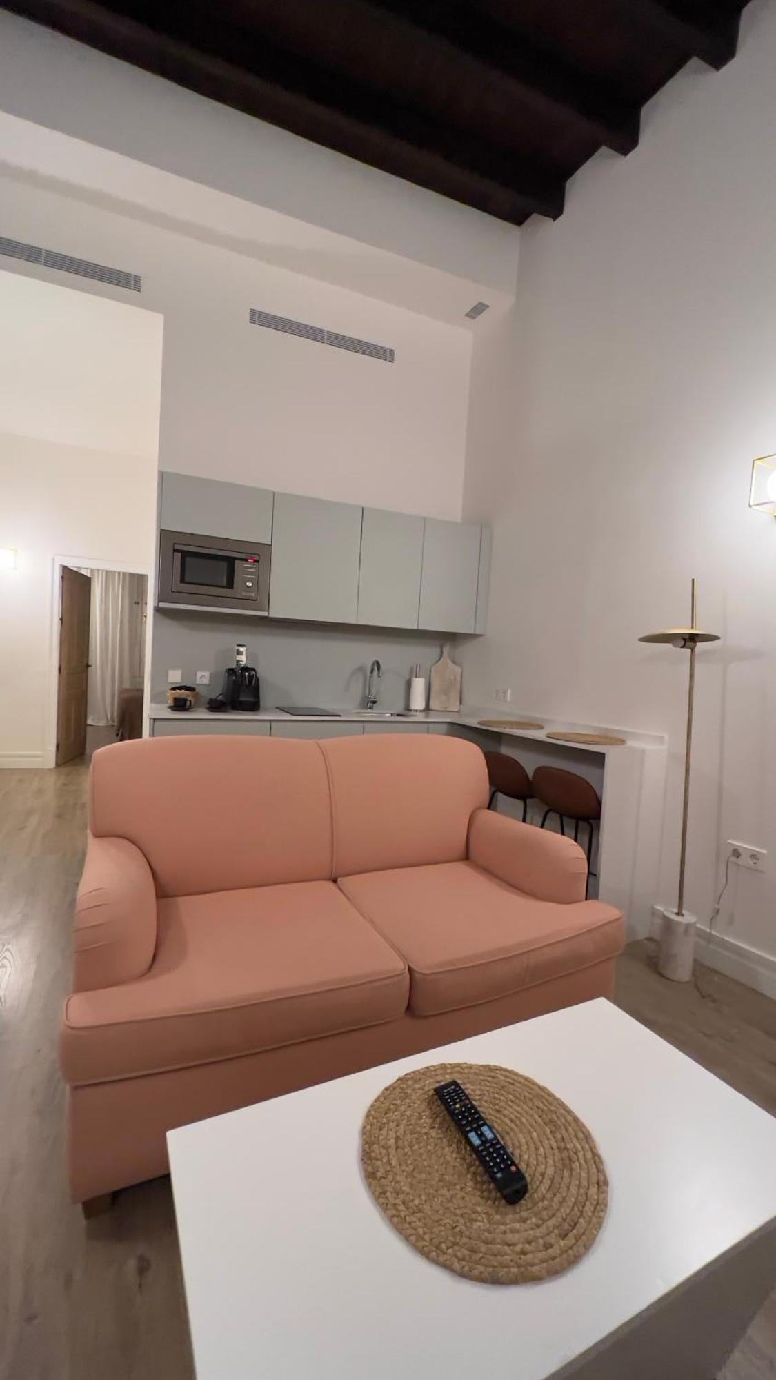 The Honest Hotel & Apartments Севилья Экстерьер фото