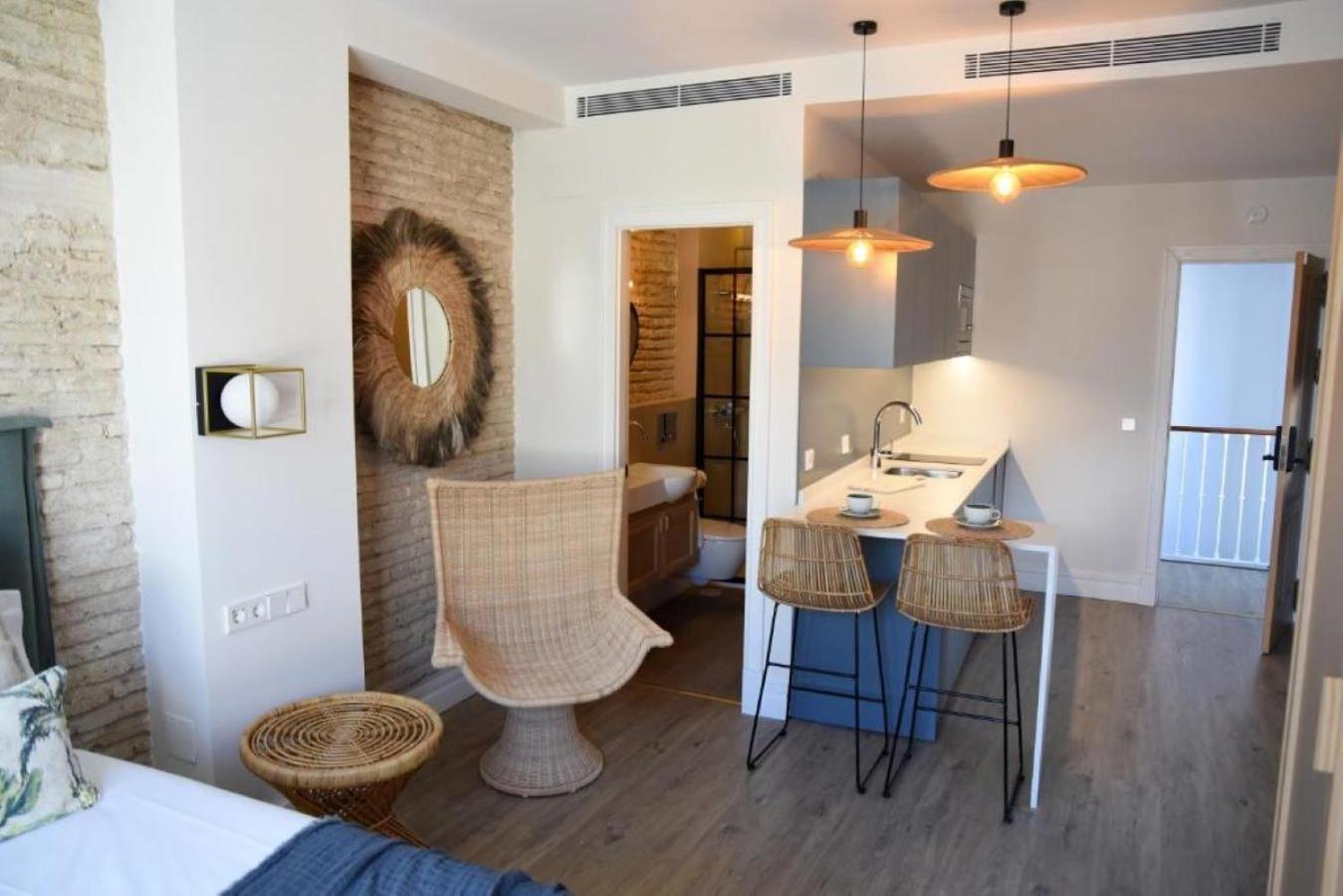 The Honest Hotel & Apartments Севилья Экстерьер фото