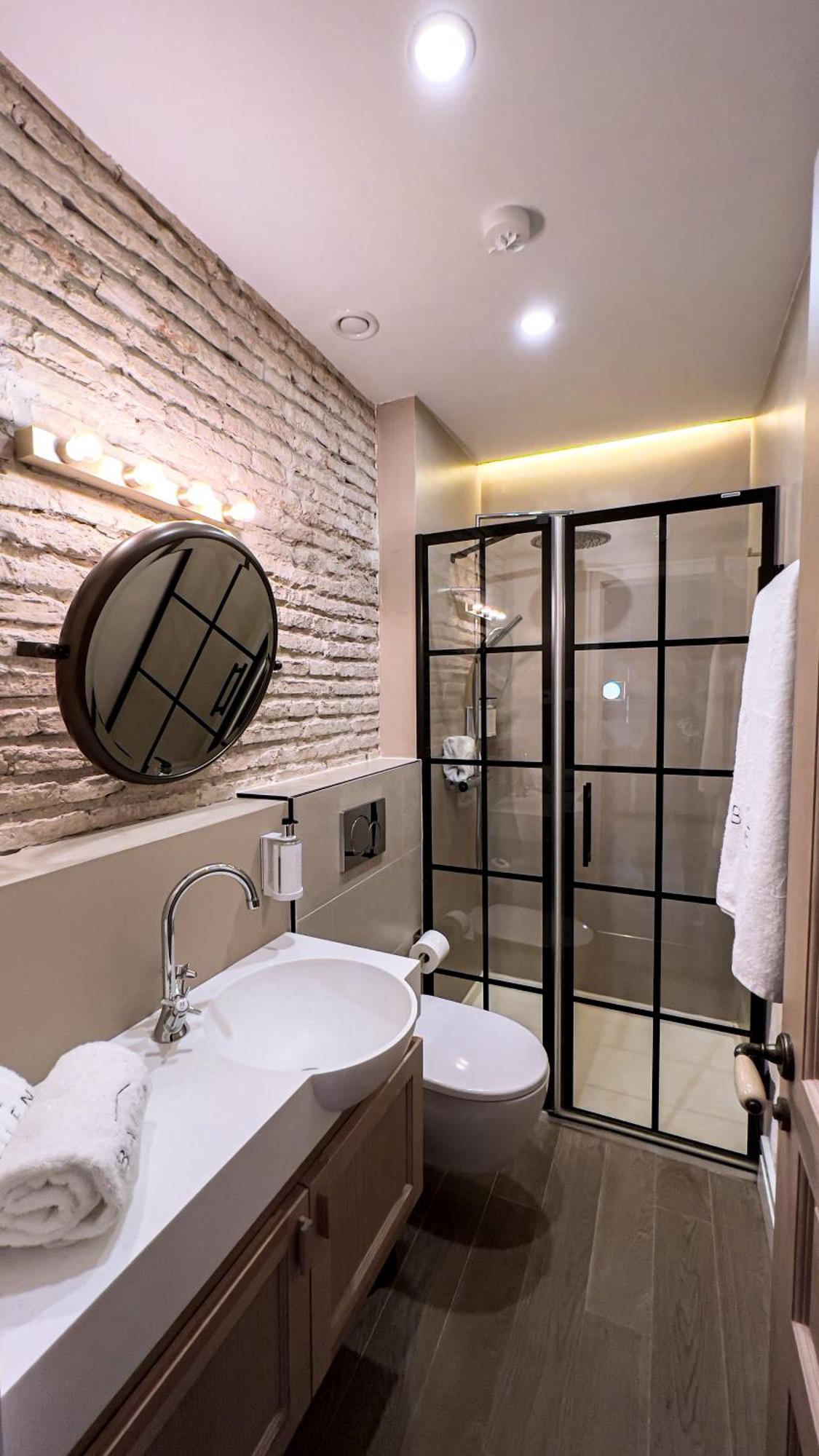 The Honest Hotel & Apartments Севилья Экстерьер фото